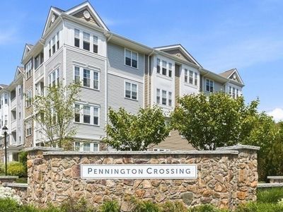2305 Pennington Dr #305