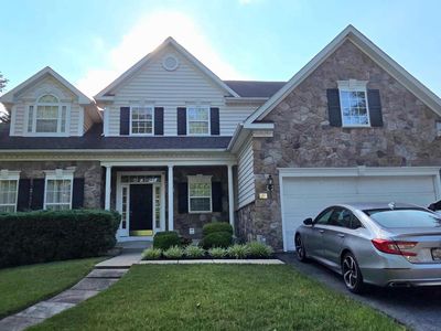 855 Queens Park Dr