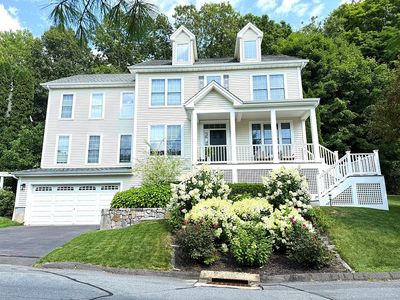 25 Independence Cir