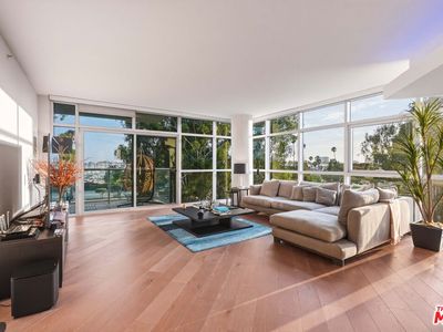 13700 Marina Pointe Dr Unit 305
