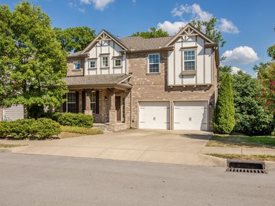 2128 Ravenscourt Dr