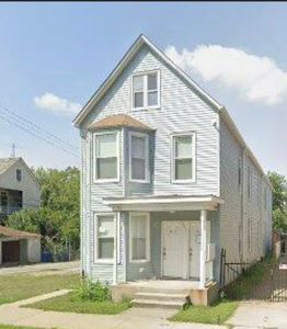 8640 S Escanaba Ave