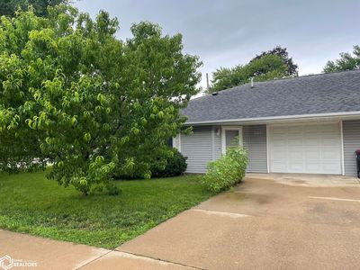 301 E Butternut Ln
