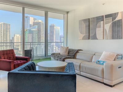 90 SW 3rd St APT 3703