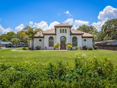 887 Robin Hood Dr