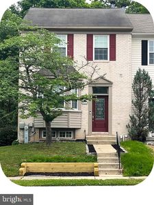 8201 Hillsboro Ct