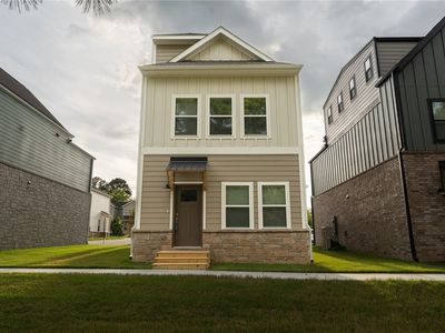 1319 S Van Buren Ave