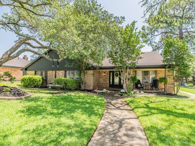 2211 Midhurst Dr