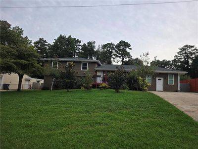 3083 Claiborne Dr