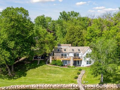 1575 Long Lake Blvd