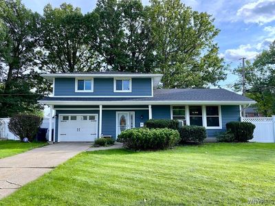 693 Edgewater Dr