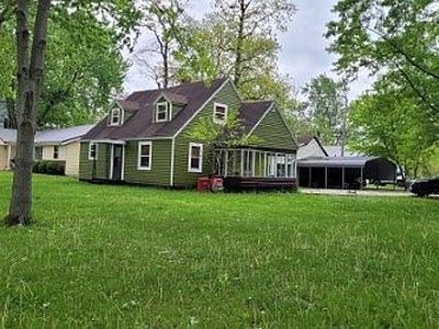 115 E Streeter Ave