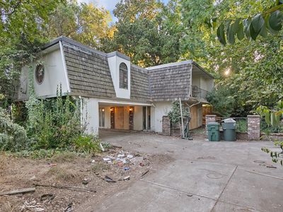 2225 Claremont Rd