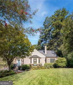 656 Darlington Rd NE