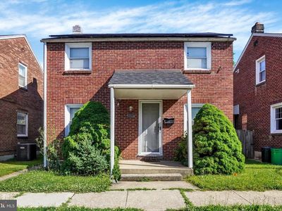 1123 E Poplar St