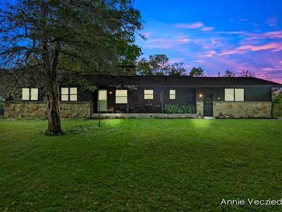 910 Thornapple River Dr SE