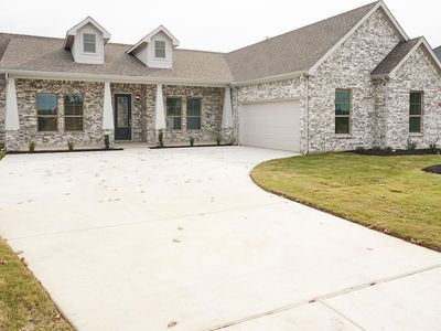 1305 Carnoustie Dr