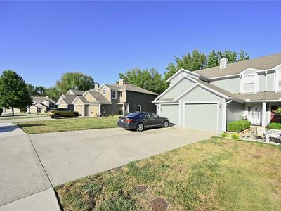 Property at 6125 NE Moonstone Ct, Lees Summit, MO
