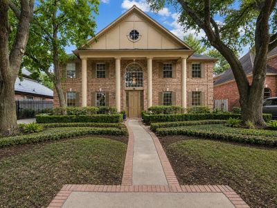 15 Hilshire Grove Ln