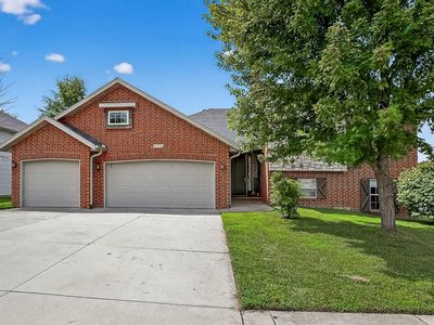 2576 E Kentwood Street