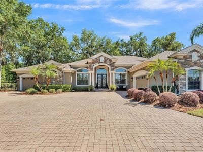 6774 Crescent Woods Cir