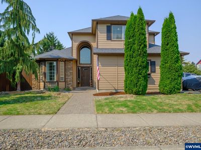 990 Robbins Way
