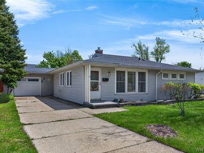 Property at 39 Mapleview Dr, Amherst, NY