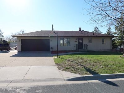 810 Hillcrest Dr