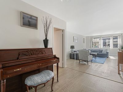 357 E 57th St APT 2D