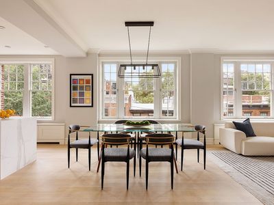 31 W 11th St APT 4A