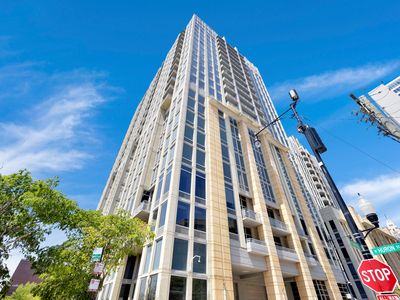 700 N Larrabee St APT 1811