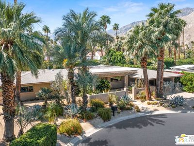 877 E Biltmore Pl