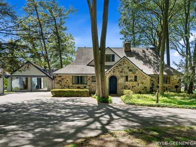 1418 Waukazoo Dr
