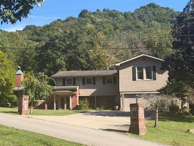 891 Woodland Hls