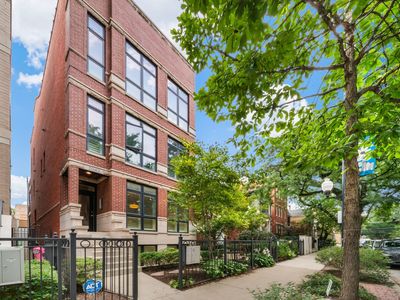 2042 N Racine Ave #101