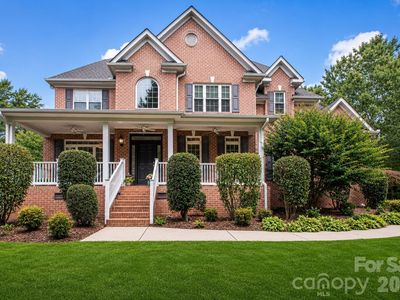 1015 Estate Ln