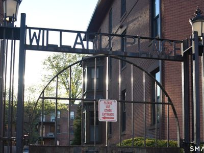 39 Willard Street #C