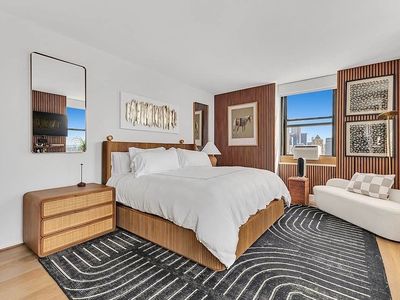 353 W 57th St #22