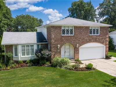 49 Rosewood Dr