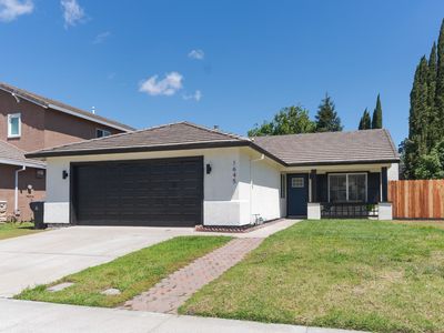 1645 Alcira Nunez St
