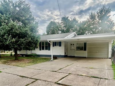 Property at 1005 N Jackson St, Lapeer, MI