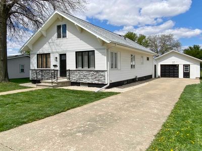 Property at 415 7th St SW, Le Mars, IA