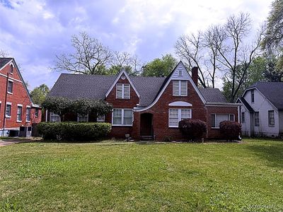 3165 Lexington Rd