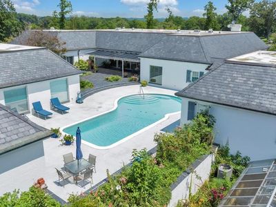 100 Hunters Green Dr