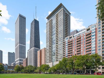 250 E Pearson St APT 1002
