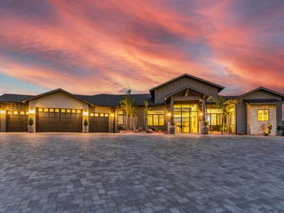 153 E Saddleback Trl