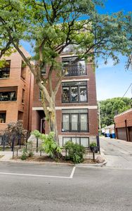 5006 N Western Ave APT 2