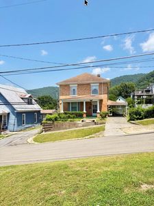 211 9th Ave
