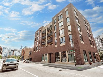 680 N Milwaukee Ave APT 305