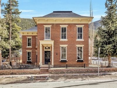 300 Rose St